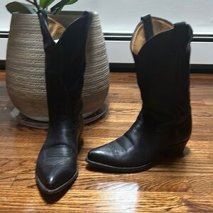 Vintage Tony lama style 6158 100% leather / leather lined cowboy boots